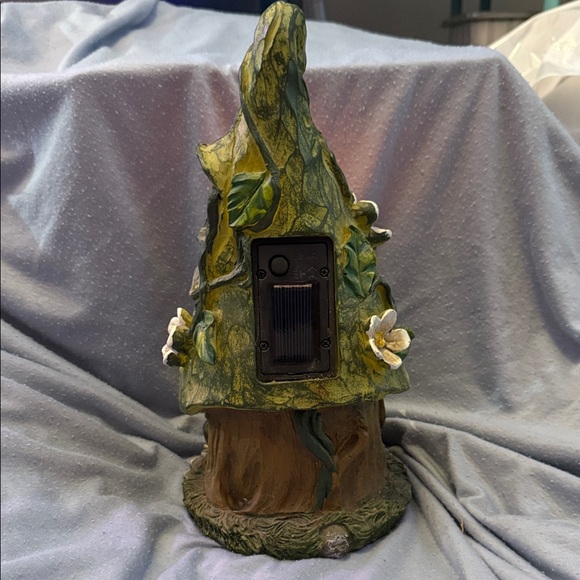 Whimsical Fairy House &Green Roof with Brown Base-figurine - Picture 4 of 6